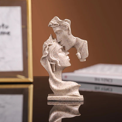 Mini Statue d'amoureux en résine, modèle de Posture de baiser, Sculpture artisanale, ornement, décoration de maison, de bureau, décoration d'armoire à vin